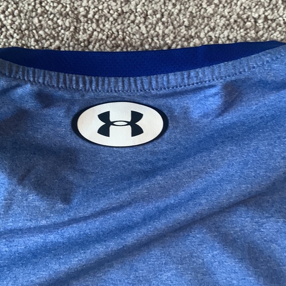 Under Armour short sleeve shirt. Large. Fitted. - Picture 5 of 6